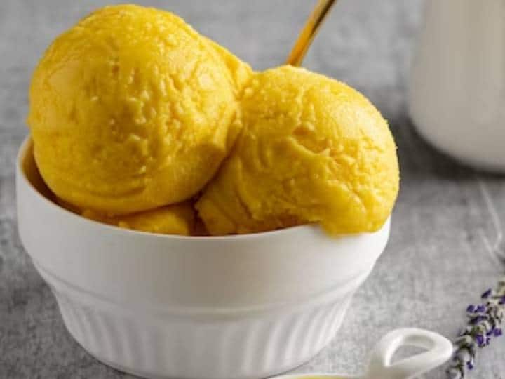एगलेस मैंगो आइसक्रीम: हिट वेव में पेट को रखना है ठंडक तो घर पर बनाएं एगलेस मैंगो आइस्क्रीम