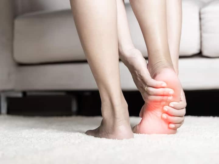 पैरों में दर्द हो रहा है?  तो इसे रिलेक्सिबल में न लें, ये 5 बीमारियां हो सकती हैं