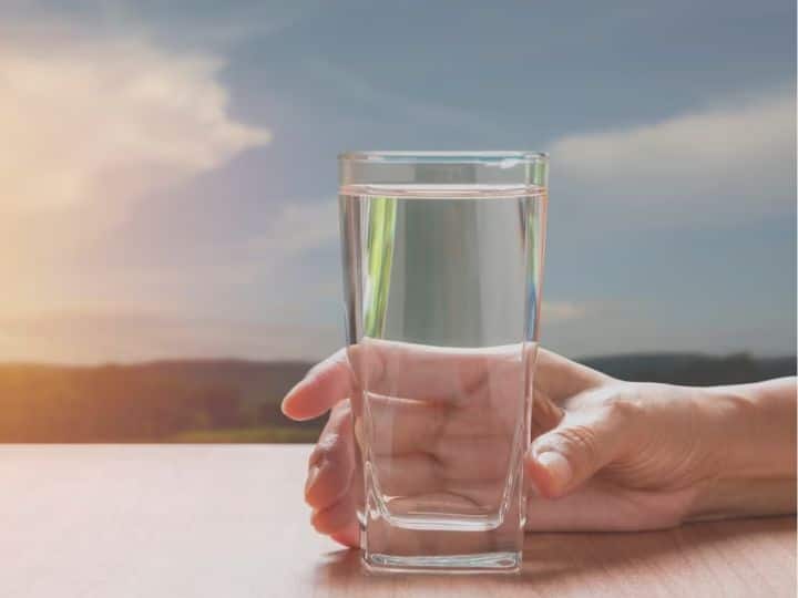 Water Facts बीमारियों से बचने के लिए पानी पीने का सही समय क्या है