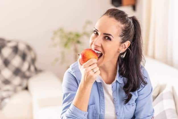 अतिरिक्त सेब खाने के साइड इफेक्ट से पराग एलर्जी हो सकती है